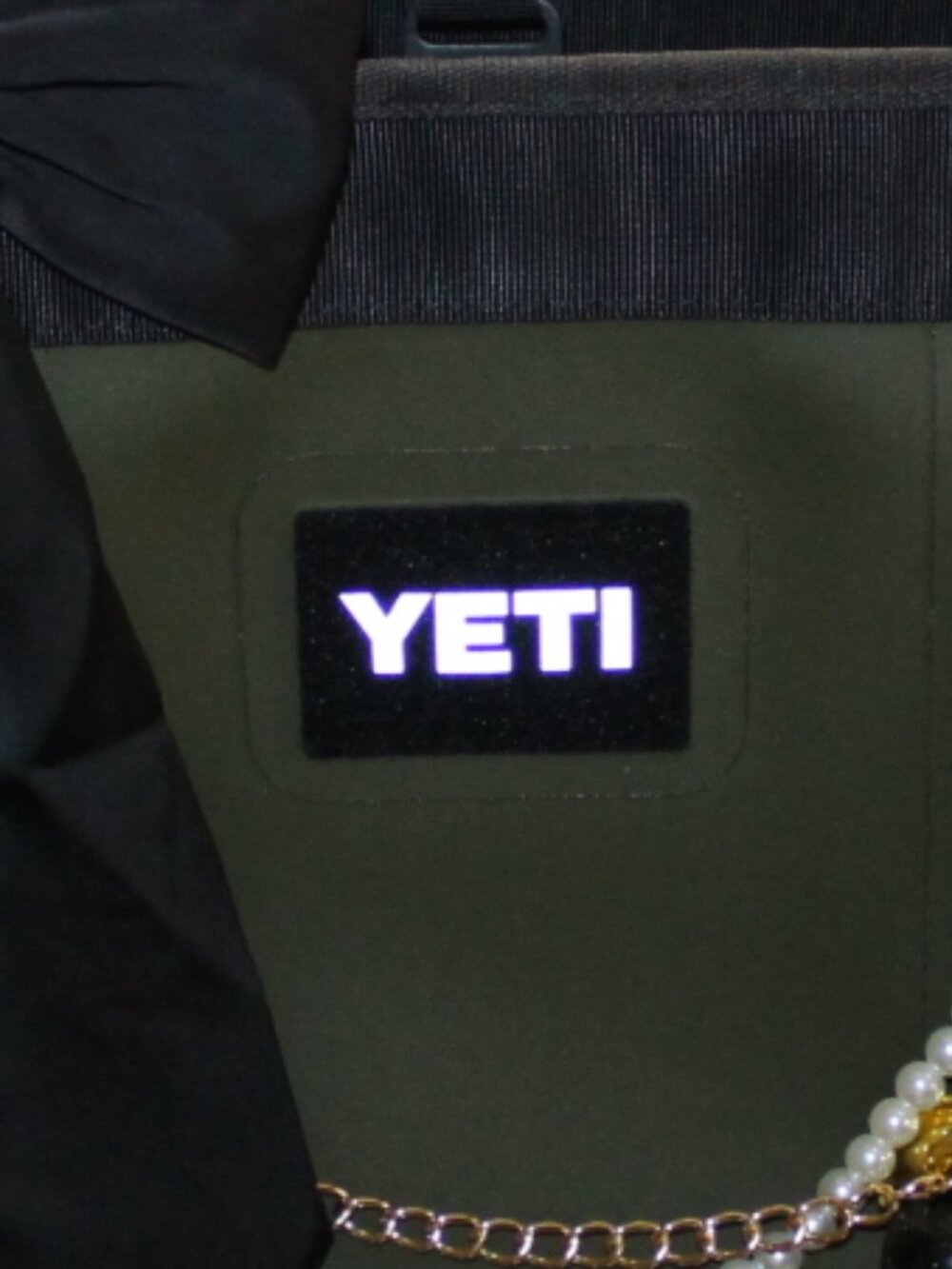 NWOT YETI CAMINO 20 with YETI SIDEKICK DRY CASE & CHARMS STUNNING!! - Picture 13 of 16